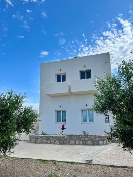 Theasis Apartments Adamantas  Exterior photo