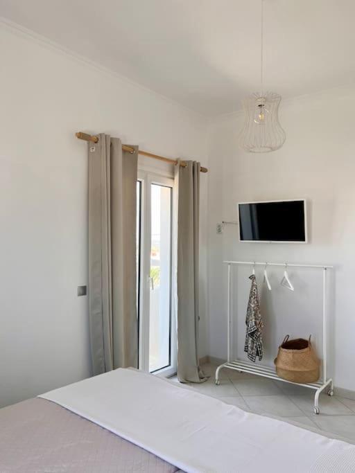 Theasis Apartments Adamantas  Exterior photo