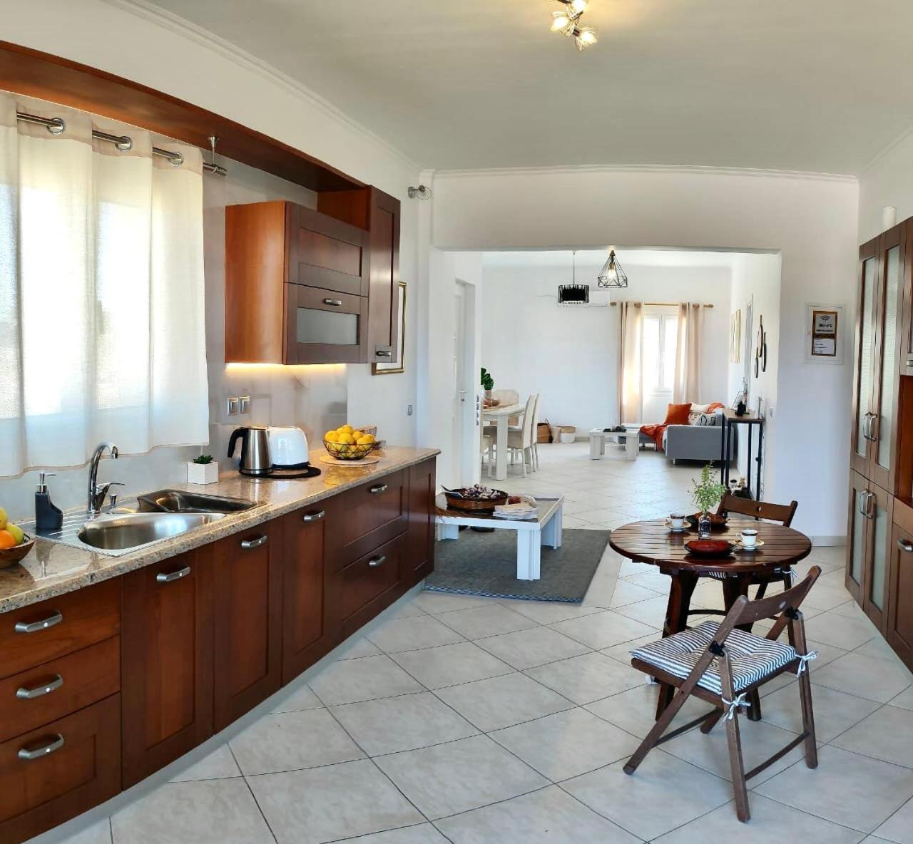 Theasis Apartments Adamantas  Exterior photo
