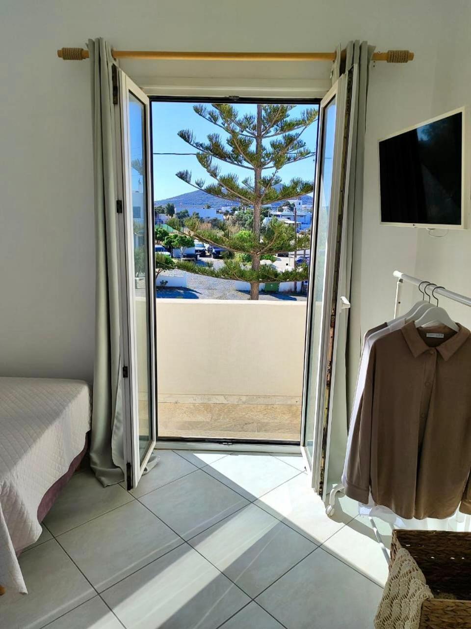 Theasis Apartments Adamantas  Exterior photo